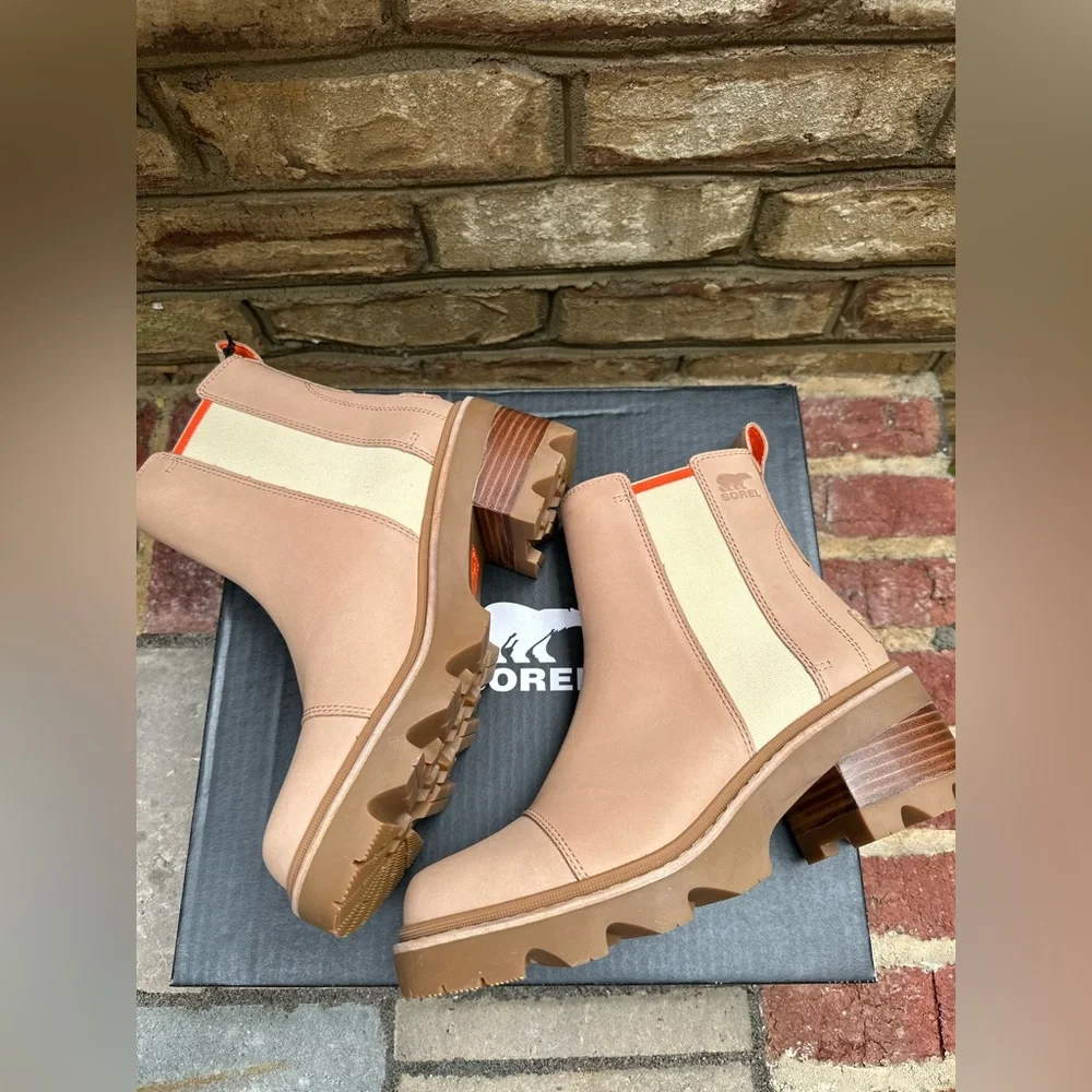 Women’s Beige Chelsea Lug Boots - Versatile Slip-On Ankle Boot